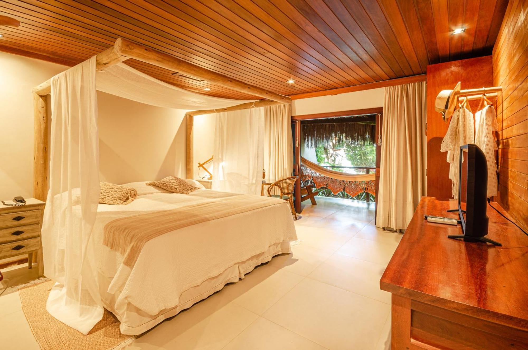 Ponta Do Madeiro Hotel 4*