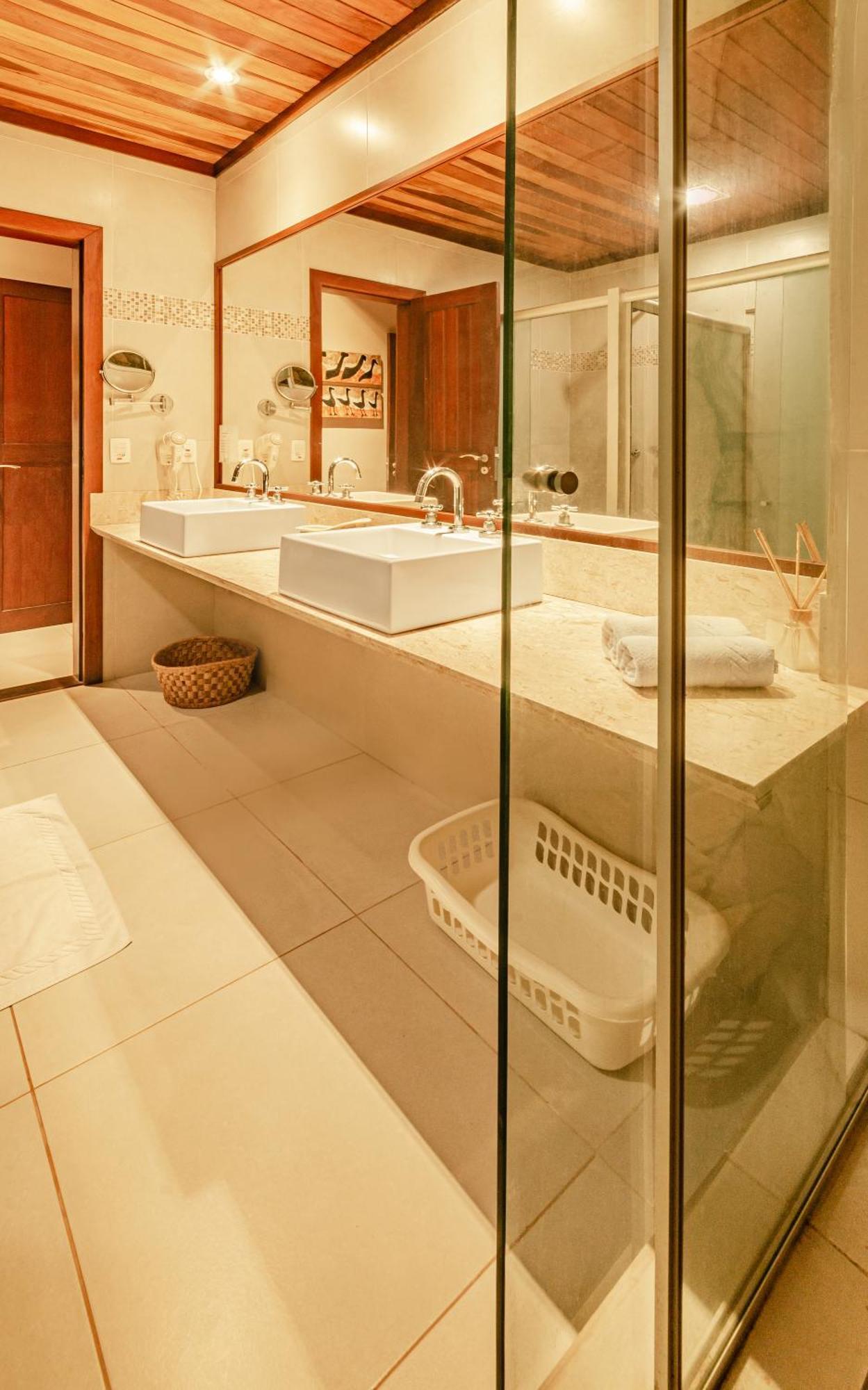 Ponta Do Madeiro Hotel 4*